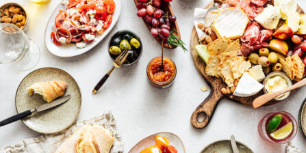 The Best Food Ideas for a Party of 20 + Tips for Feeding Groups