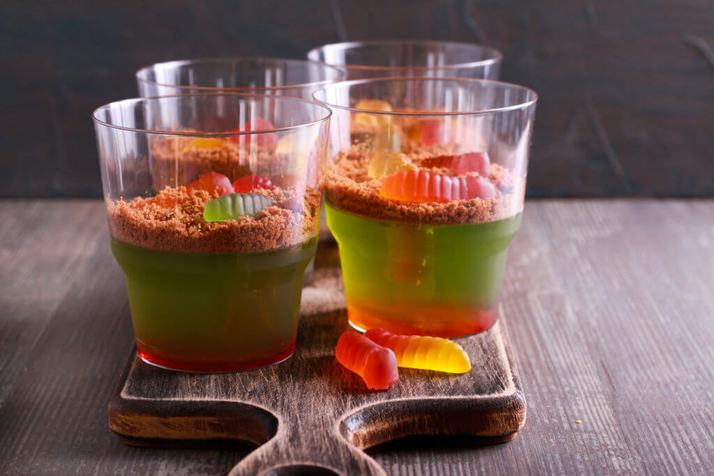 Slime bugs cups dessert for Halloween