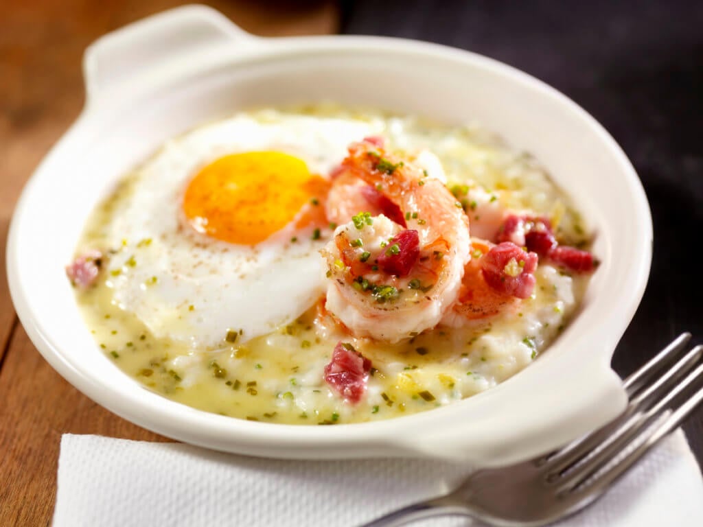 Creamy Grits with Shrimp, Bacon and a Fried Egg 