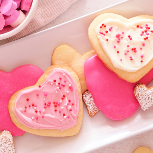 13 PRETTIEST AESTHETIC VALENTINE'S DAY DECORATED HEART-SHAPED