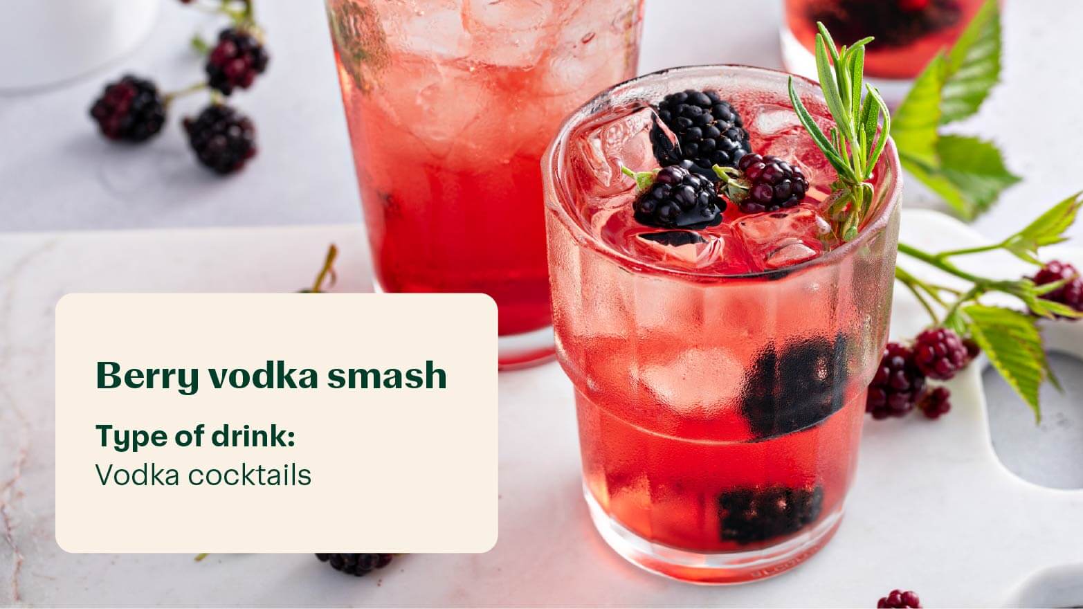 berry vodka smash cocktail