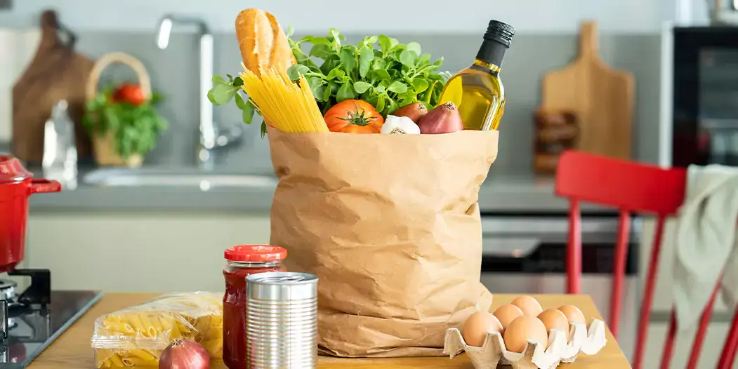 https://www.instacart.com/company/wp-content/uploads/2023/08/grocery-delivery-to-hotel-hero.webp