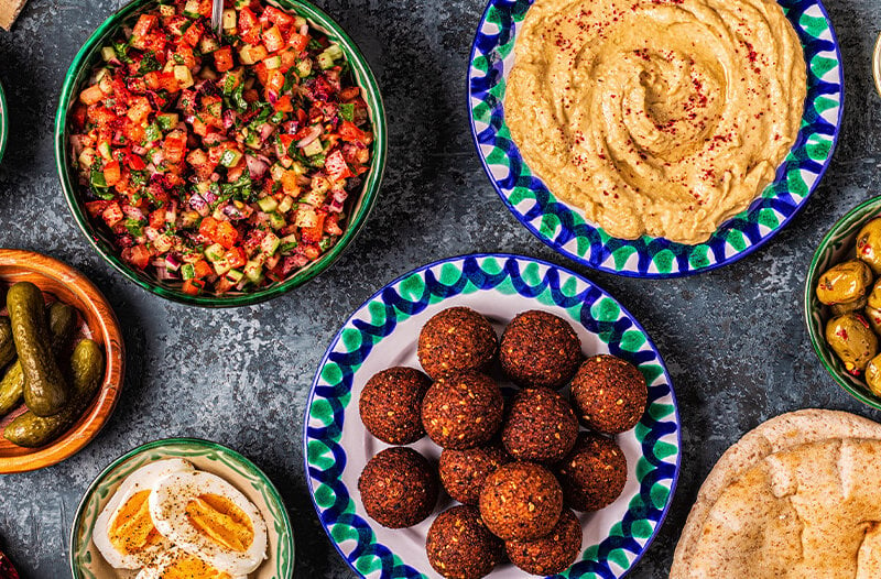 What To Eat With Hummus: 21 Delicious Ideas
