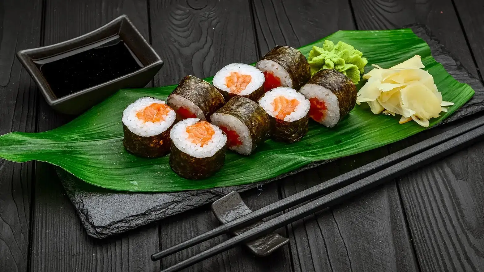 maki sushi rolls
