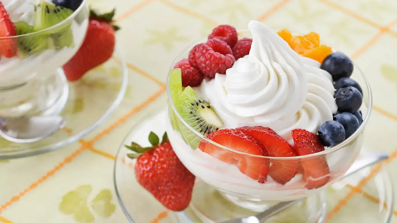 frozen yogurt topped with fresh fruit