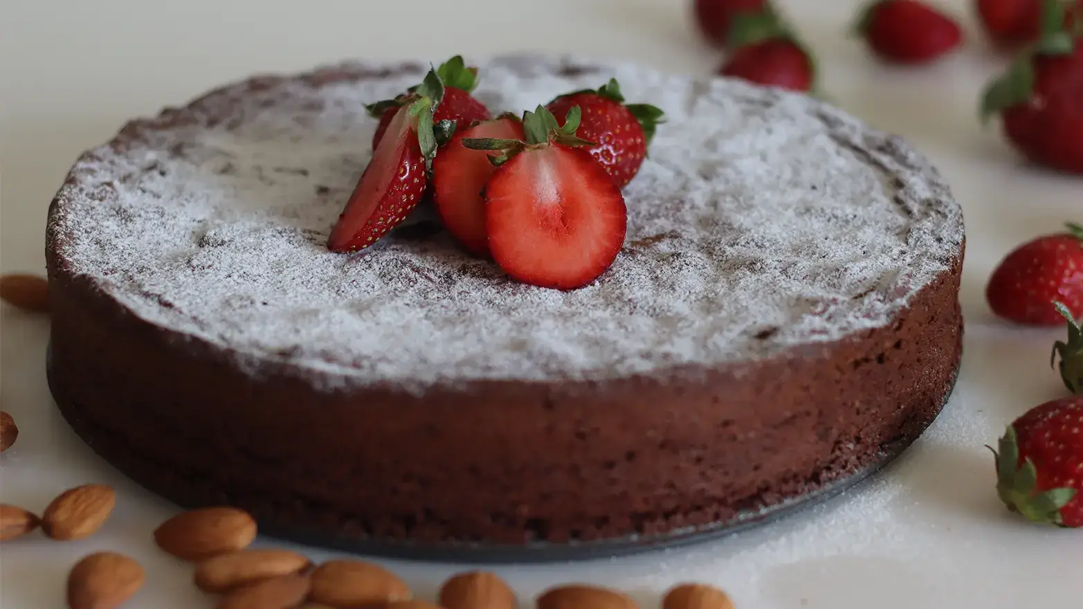 Flourless chocolate almond cake