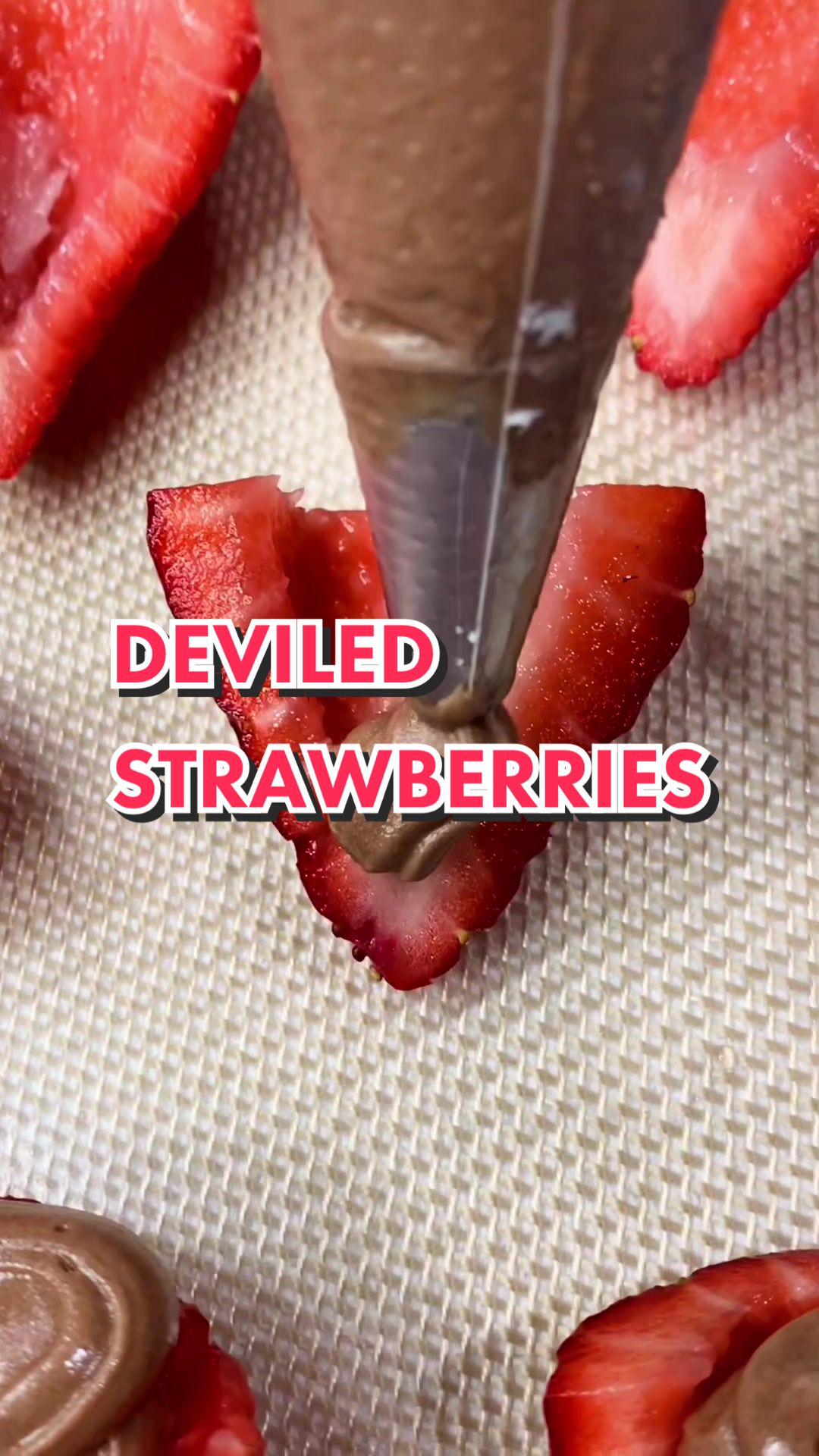 DEVILED STRAWBERRIES ARE EVERYTHING 🍓 #valentineseries #deviledstrawberries #easyrecipe #valentinesday2022 #winterolympics